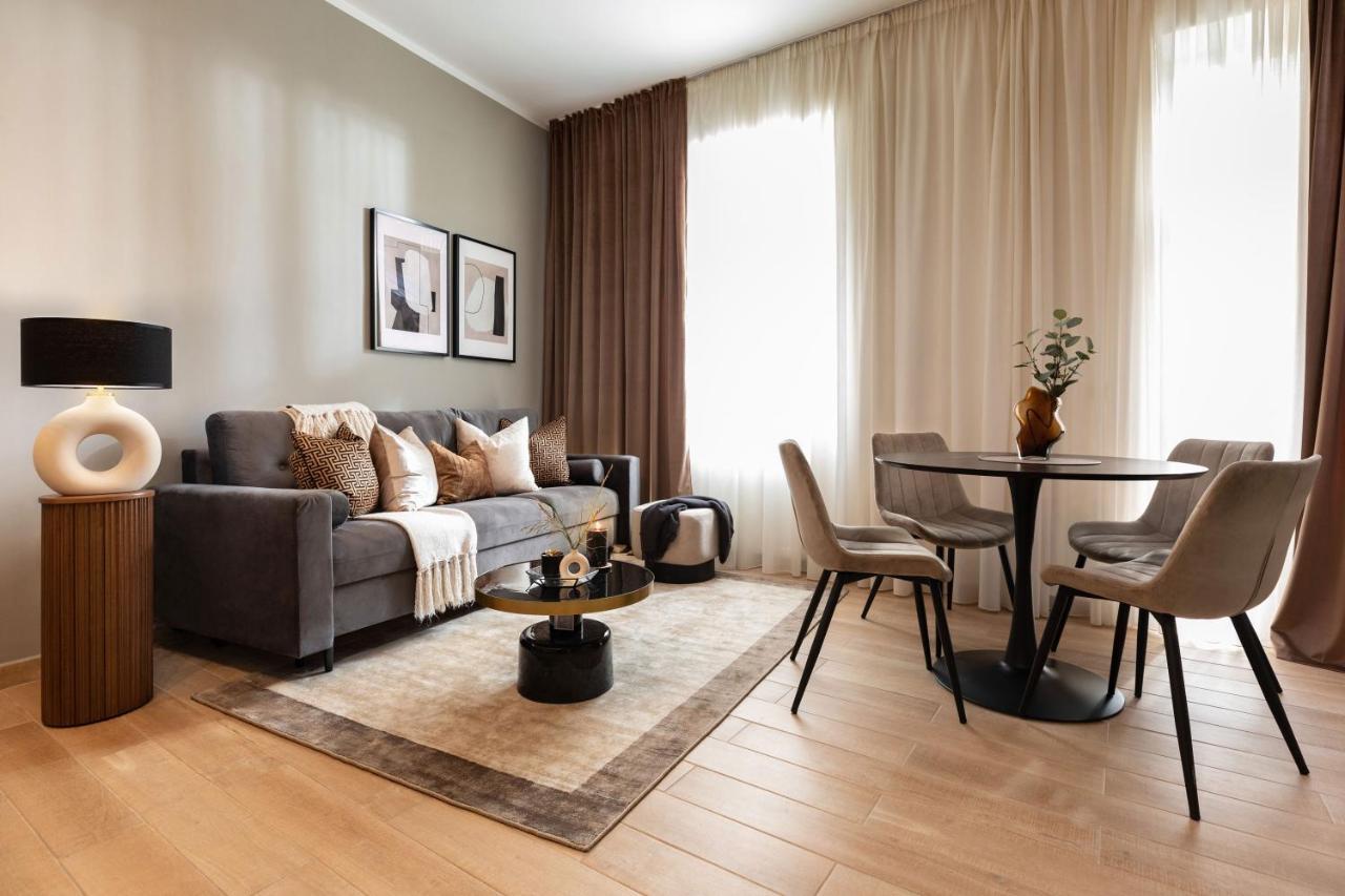 Qult - Misty Night Apartment Bukares Bagian luar foto