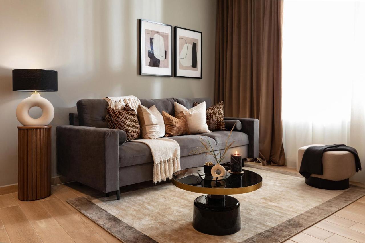 Qult - Misty Night Apartment Bukares Bagian luar foto