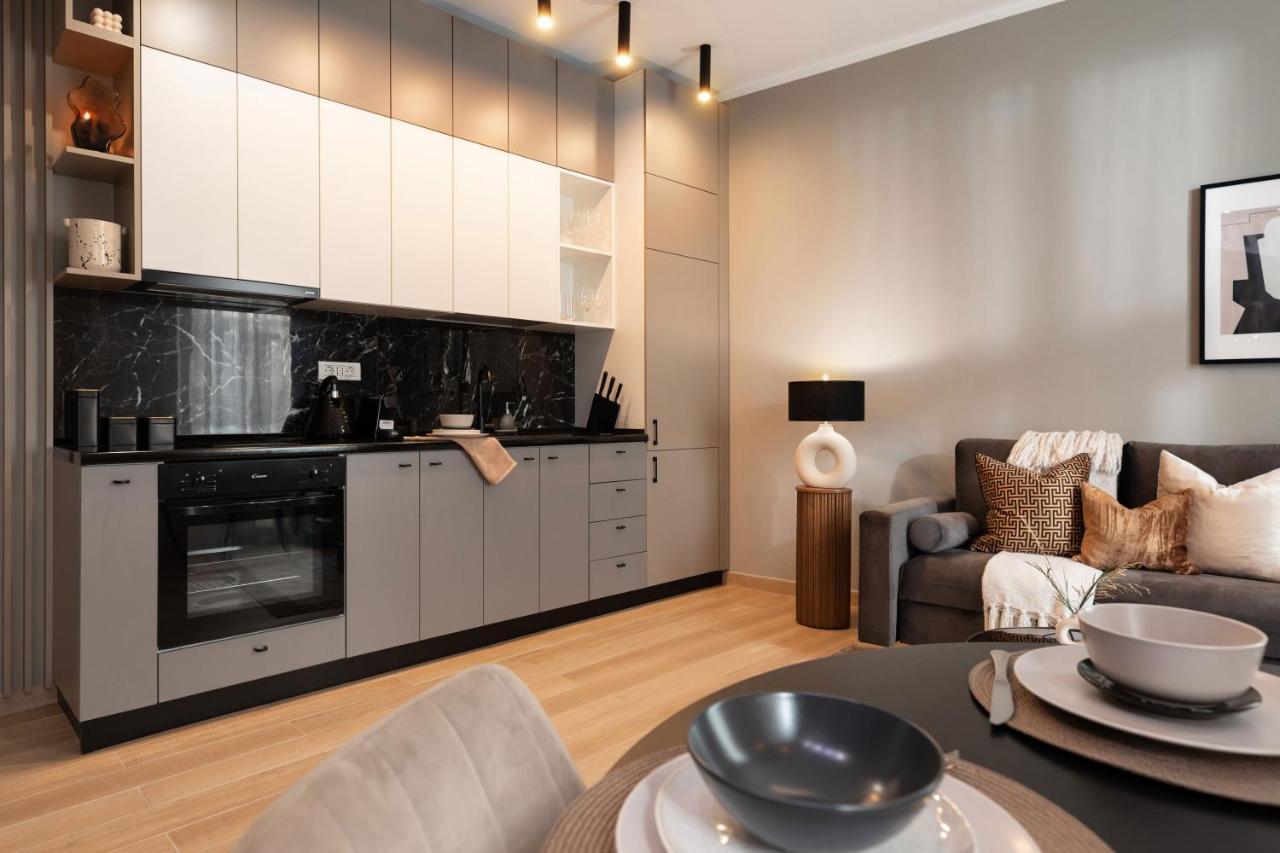 Qult - Misty Night Apartment Bukares Bagian luar foto