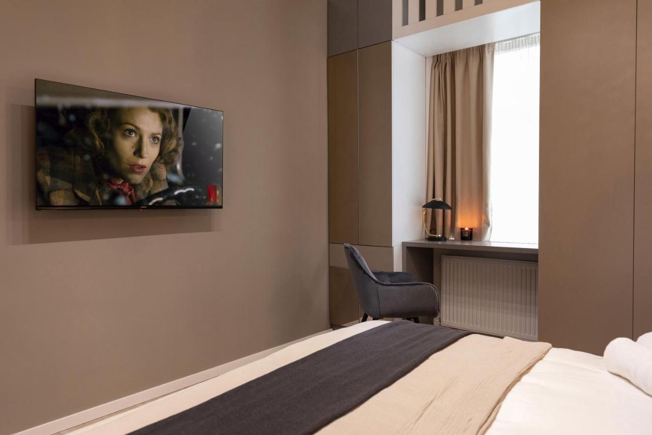 Qult - Misty Night Apartment Bukares Bagian luar foto