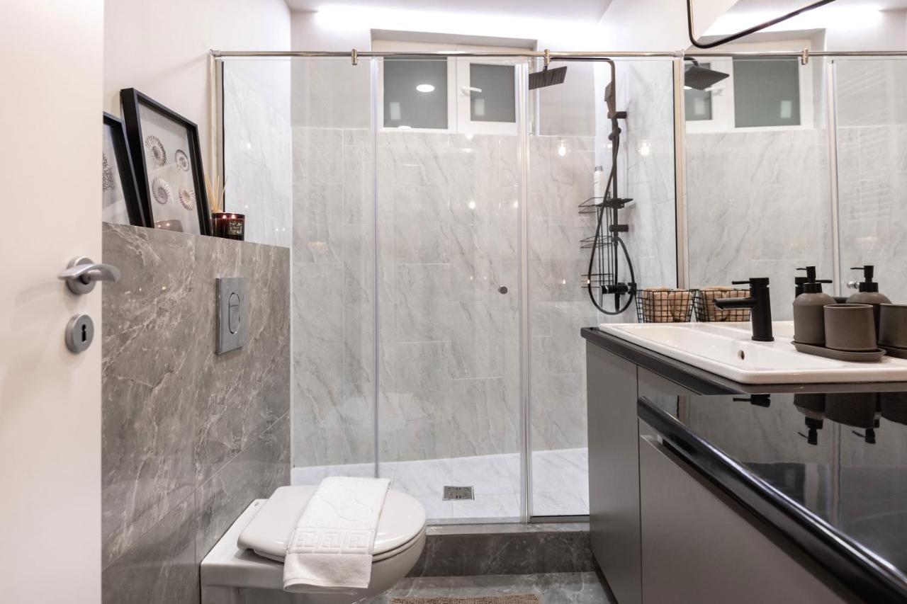 Qult - Misty Night Apartment Bukares Bagian luar foto