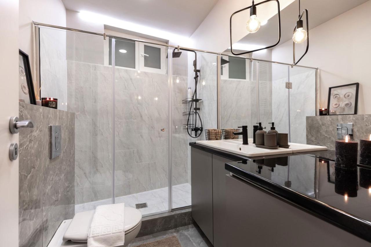 Qult - Misty Night Apartment Bukares Bagian luar foto