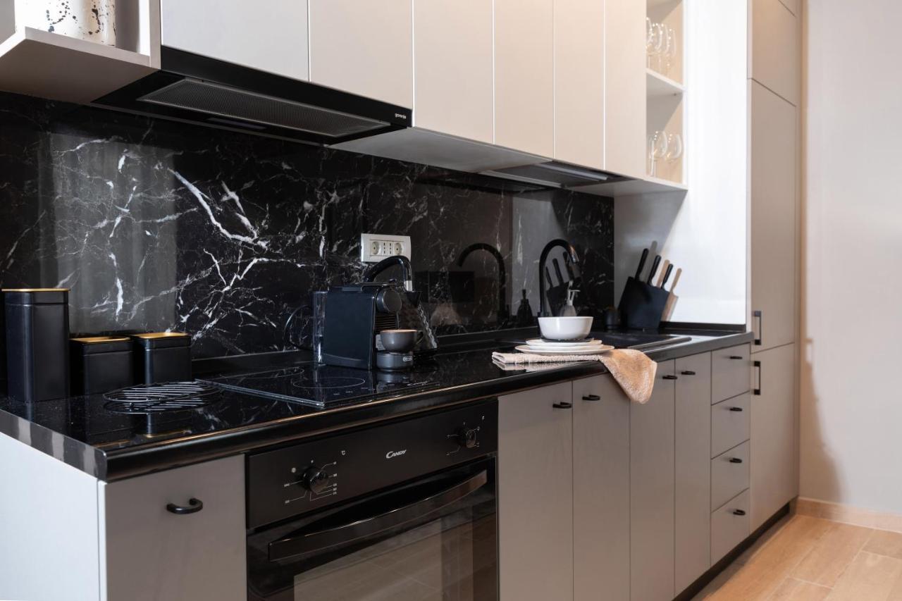 Qult - Misty Night Apartment Bukares Bagian luar foto